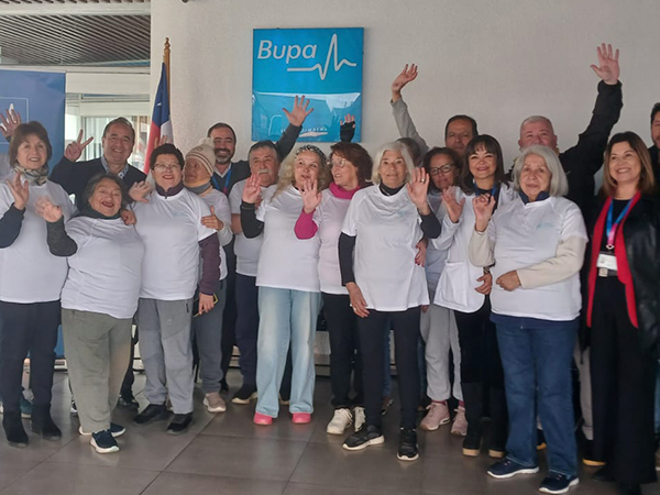 Foto grupal de todas las personas involucradas en la caminata